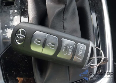 2017 Toyota Yaris Ia из США, поврежденный, VIN 3MYDLBYV0HY152223